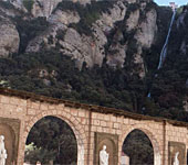 Montserrat med buss eller kugghjulsspår